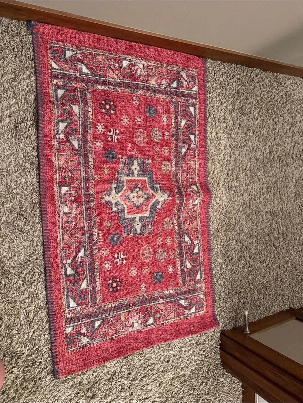 Red Vintage-Style Accent Rug - Classic Pattern
